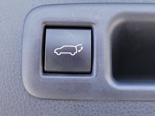 Used 2024 Toyota Highlander LE FWD image 5