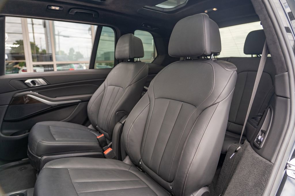 Used 2021 BMW X7 xDrive40i w/ M Sport Package AWD/4WD image 17