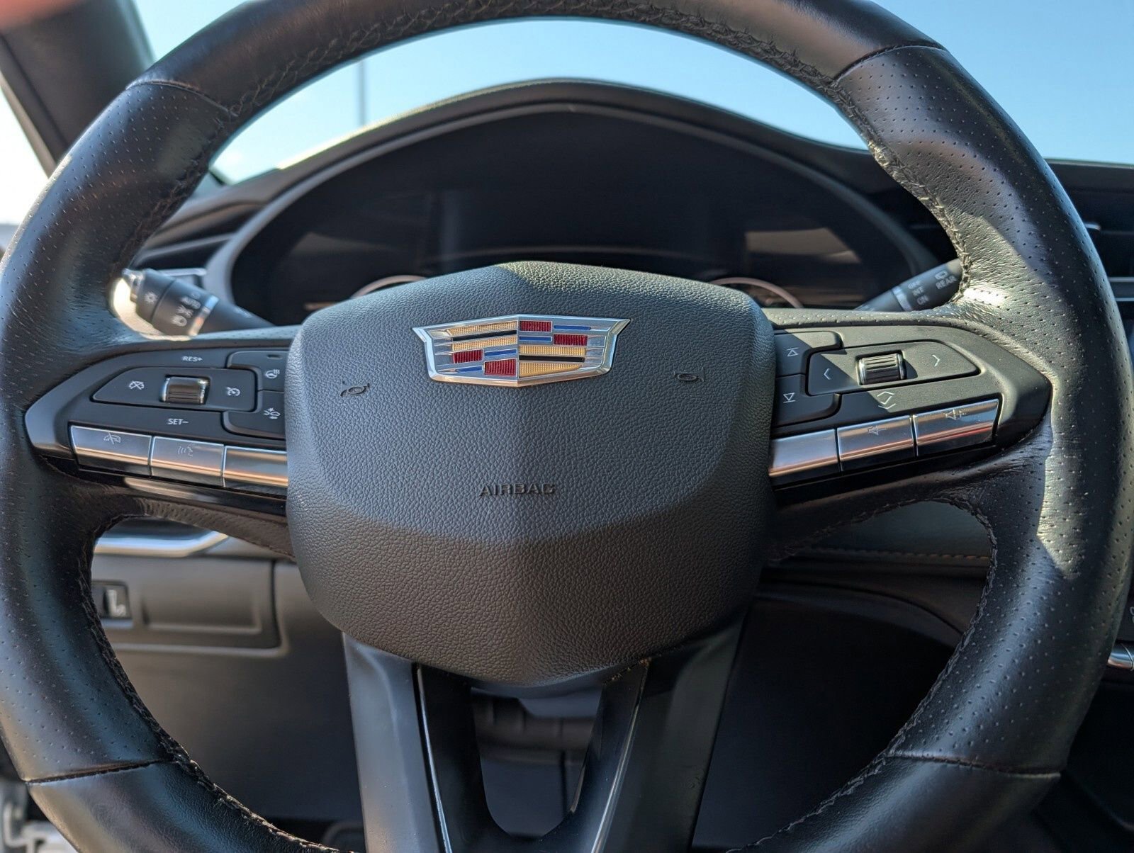 Used 2023 Cadillac XT4 Sport w/ LPO, Onyx Lite Package image 36