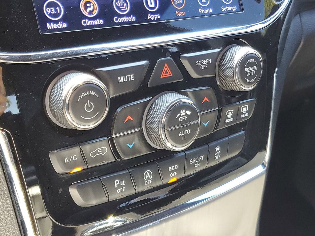 Used 2019 Jeep Grand Cherokee Altitude image 22