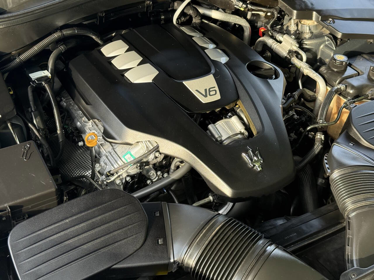 Used 2018 Maserati Levante GranSport AWD/4WD image 13