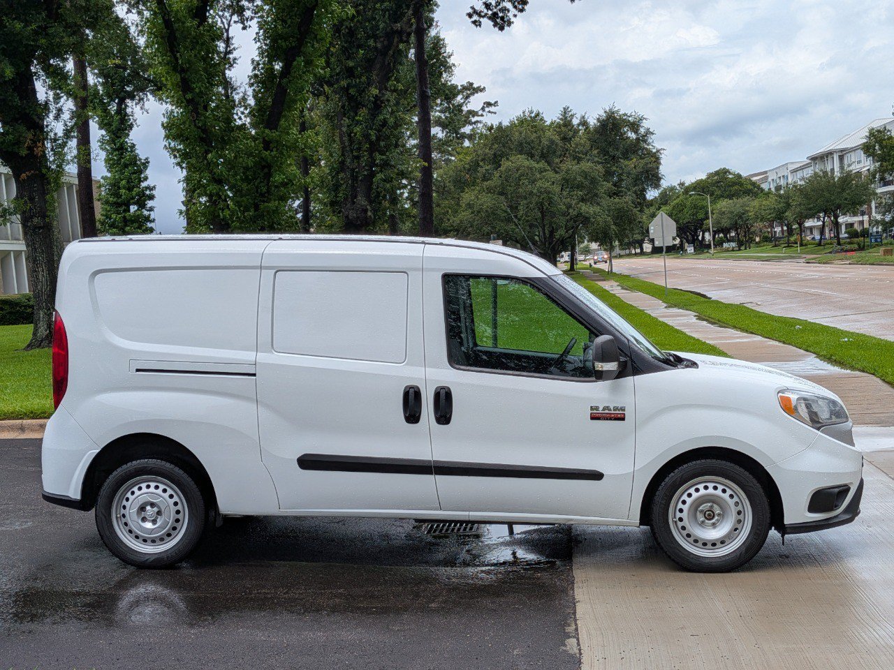 Used 2022 RAM ProMaster City Tradesman FWD image 4