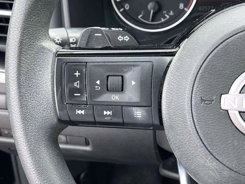 Used 2023 Nissan Rogue SV AWD/4WD image 30