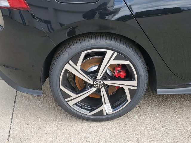 New 2026 Volkswagen GTI SE FWD image 5