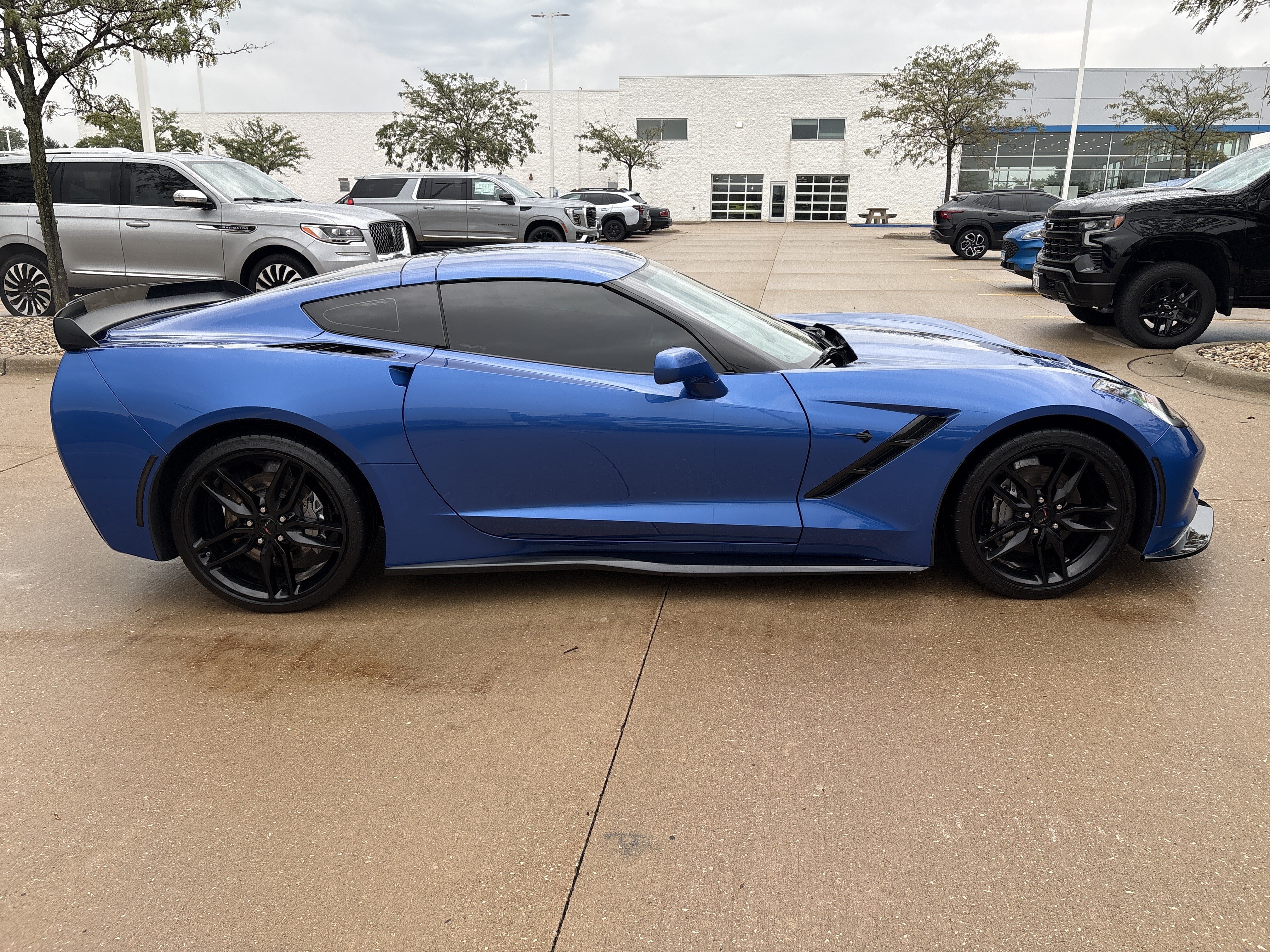 Used 2019 Chevrolet Corvette Stingray Coupe w/ 1LT RWD image 8
