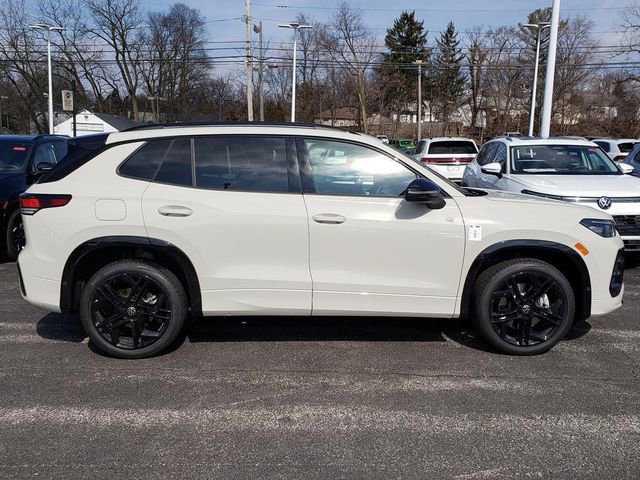 New 2026 Volkswagen Tiguan SE R-Line image 2