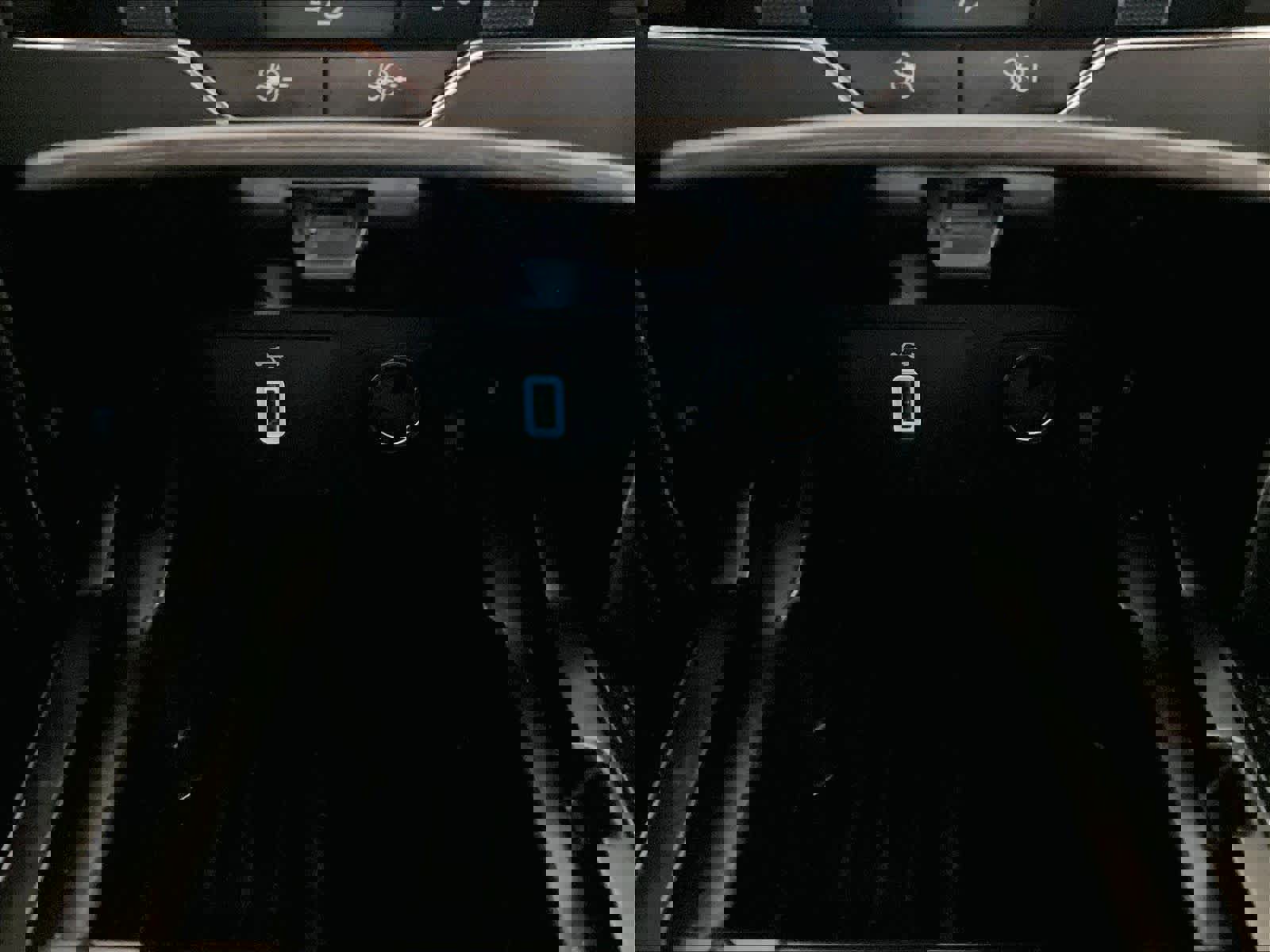 Used 2017 Ford Explorer XLT w/ Equipment Group 202A AWD/4WD image 28