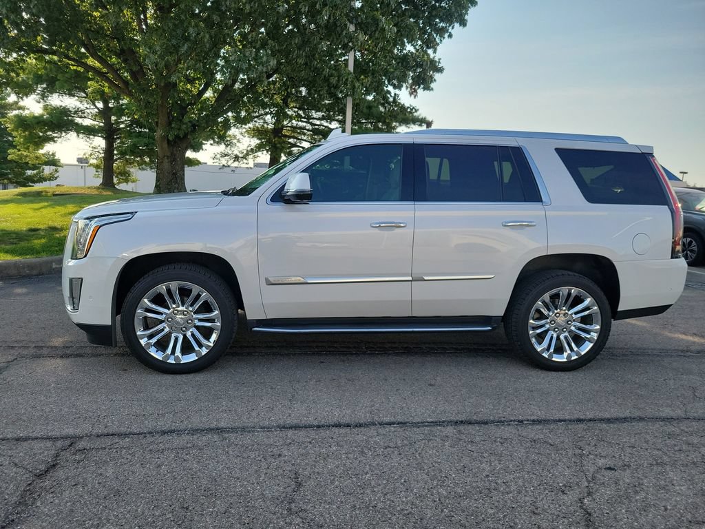 Used 2020 Cadillac Escalade Luxury AWD/4WD image 2