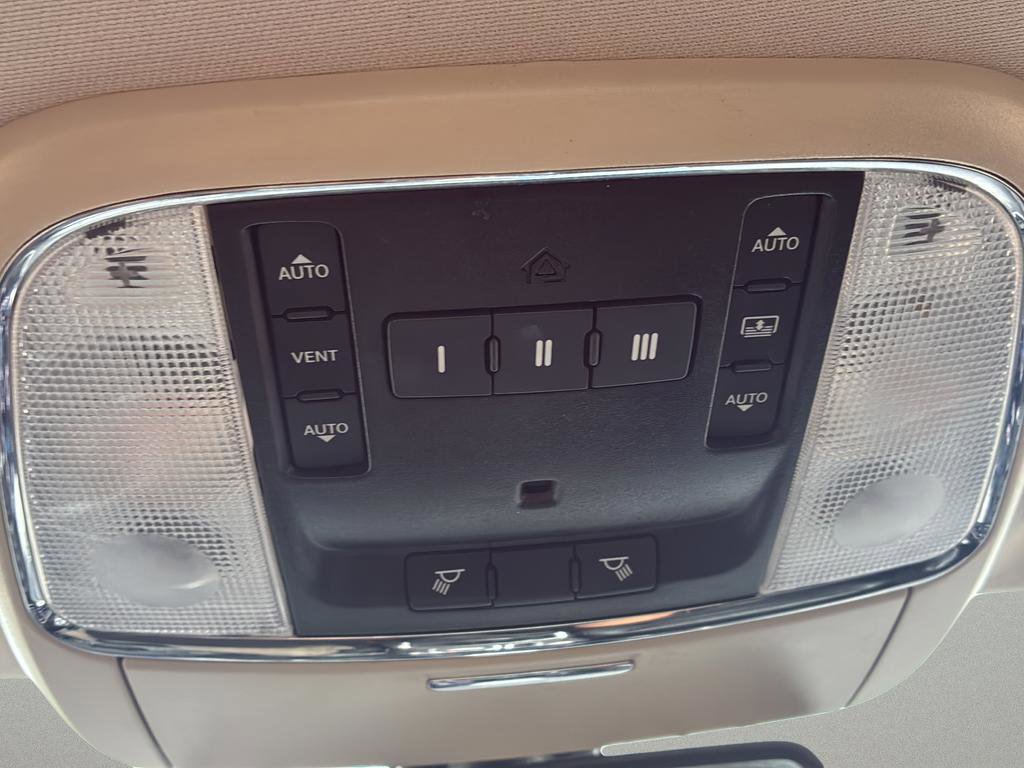Used 2020 Chrysler 300 Limited RWD image 38