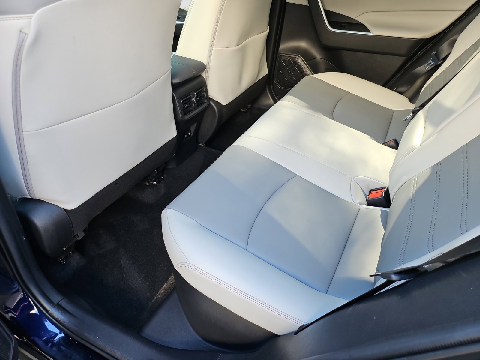 Used 2021 Toyota RAV4 XLE Premium AWD/4WD image 33