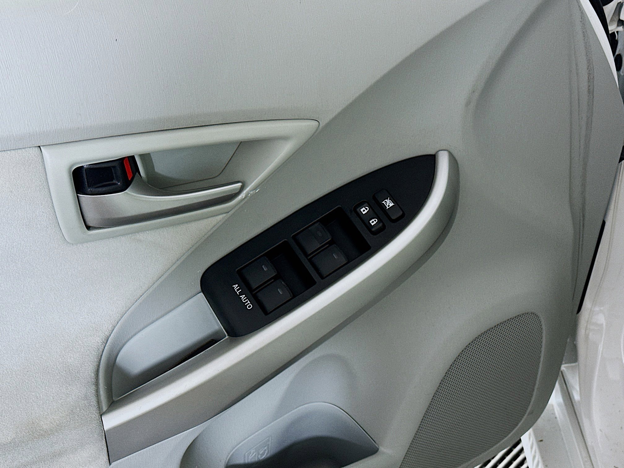 Used 2015 Toyota Prius Two FWD image 15