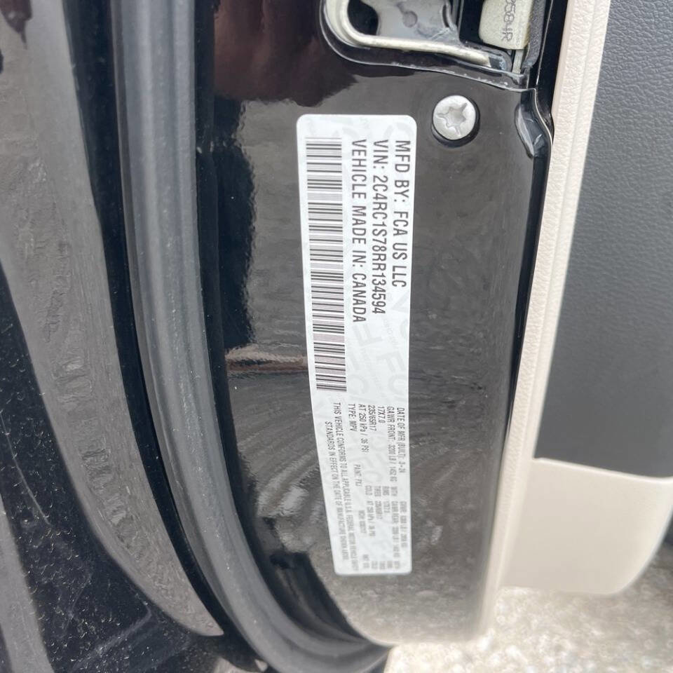 Used 2024 Chrysler Pacifica Limited FWD image 16