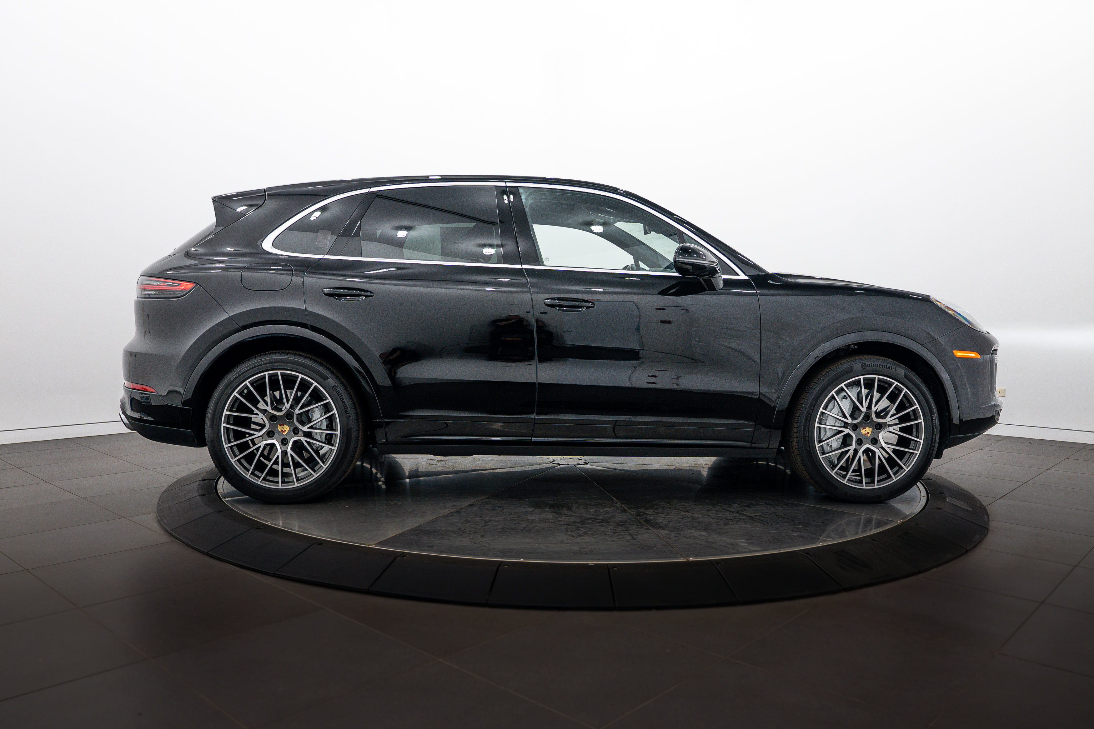 Certified 2023 Porsche Cayenne Turbo AWD/4WD image 8