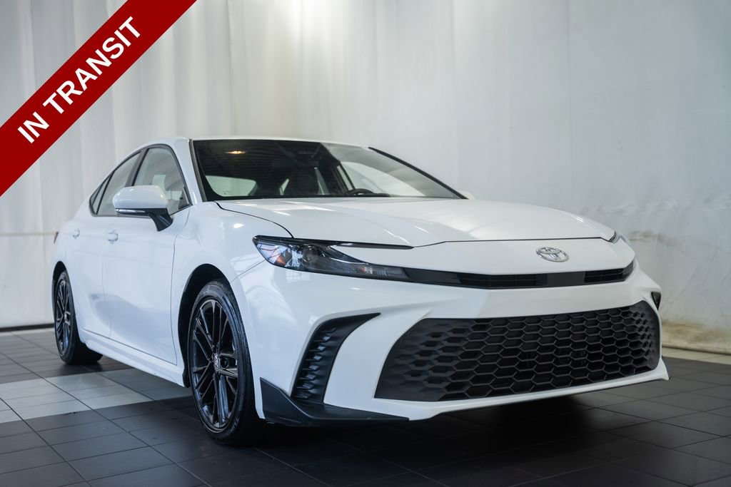 Used 2025 Toyota Camry SE FWD image 1