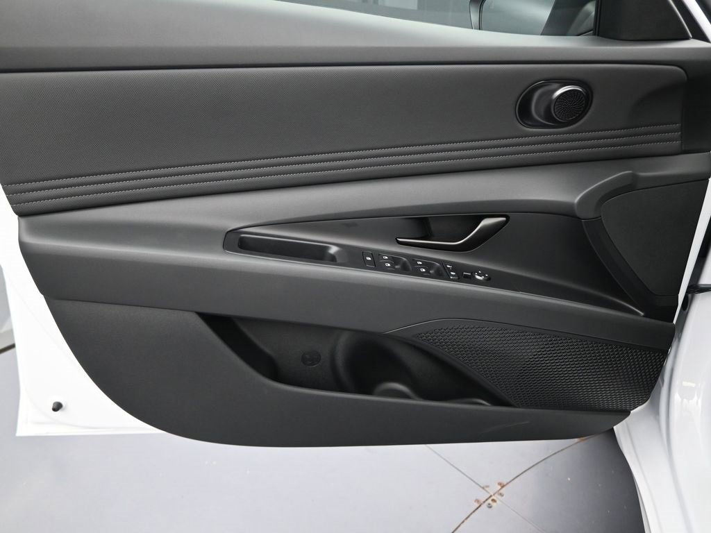 Used 2025 Hyundai Elantra Sport image 21