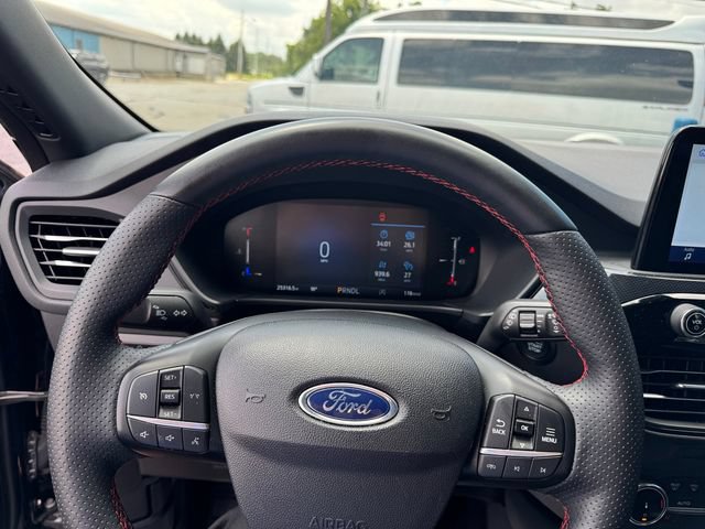 Used 2025 Ford Escape ST-Line Select AWD/4WD image 12