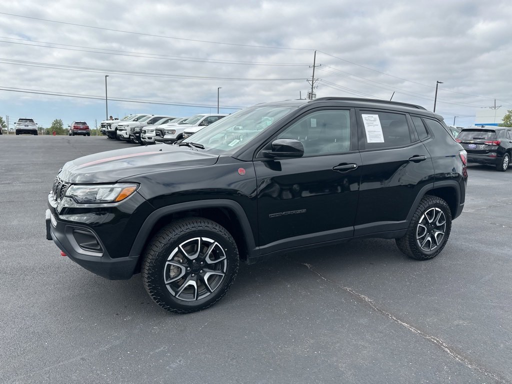 Used 2024 Jeep Compass Trailhawk image 2