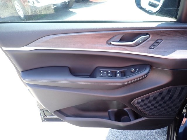 New 2025 Jeep Grand Cherokee Limited w/ Black Appearance Package image 15