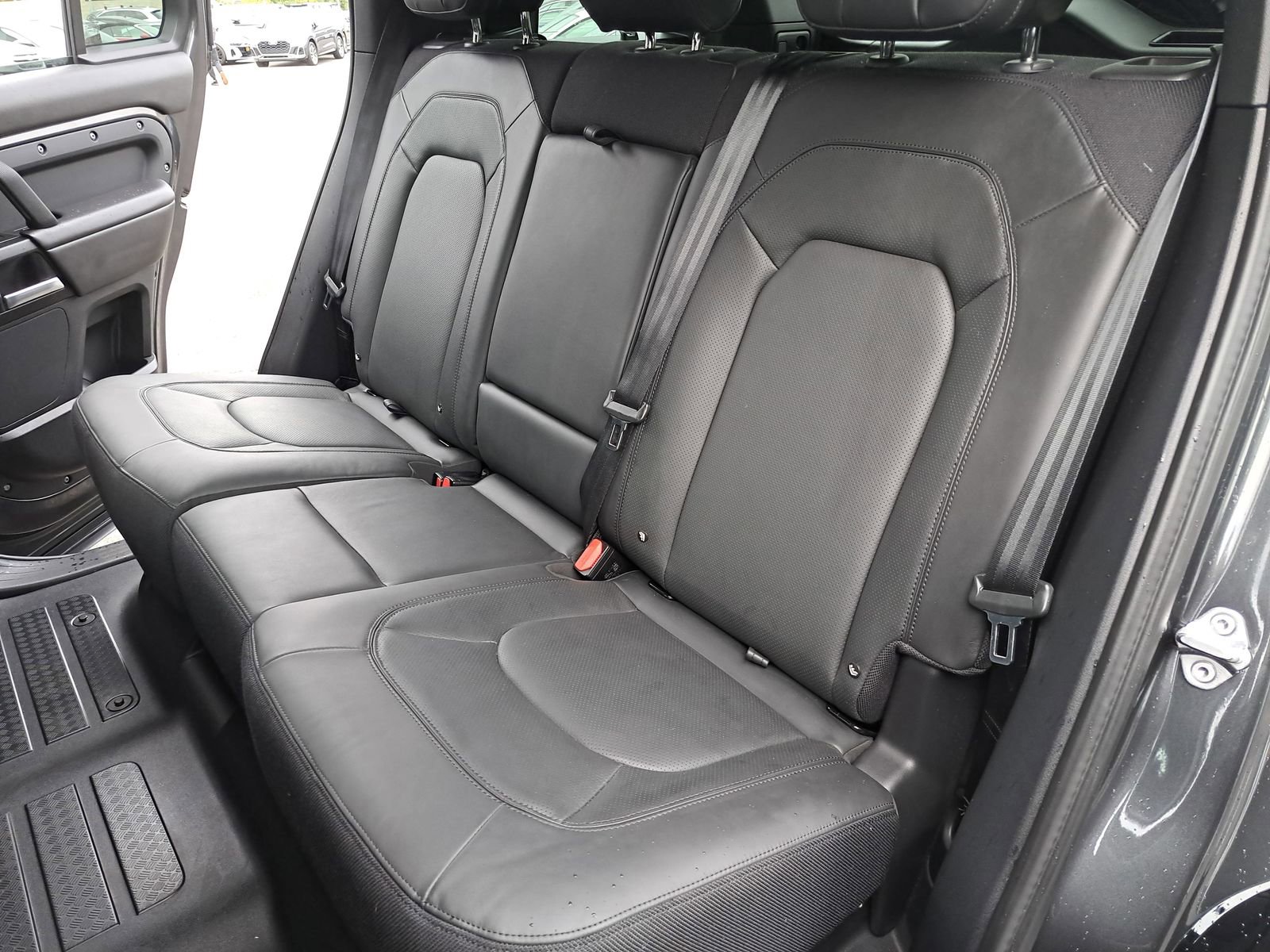 Used 2025 Land Rover Defender 110 V8 image 13