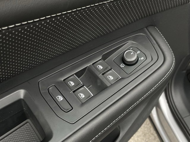 New 2025 Volkswagen Atlas Cross Sport SEL Premium R-Line image 18