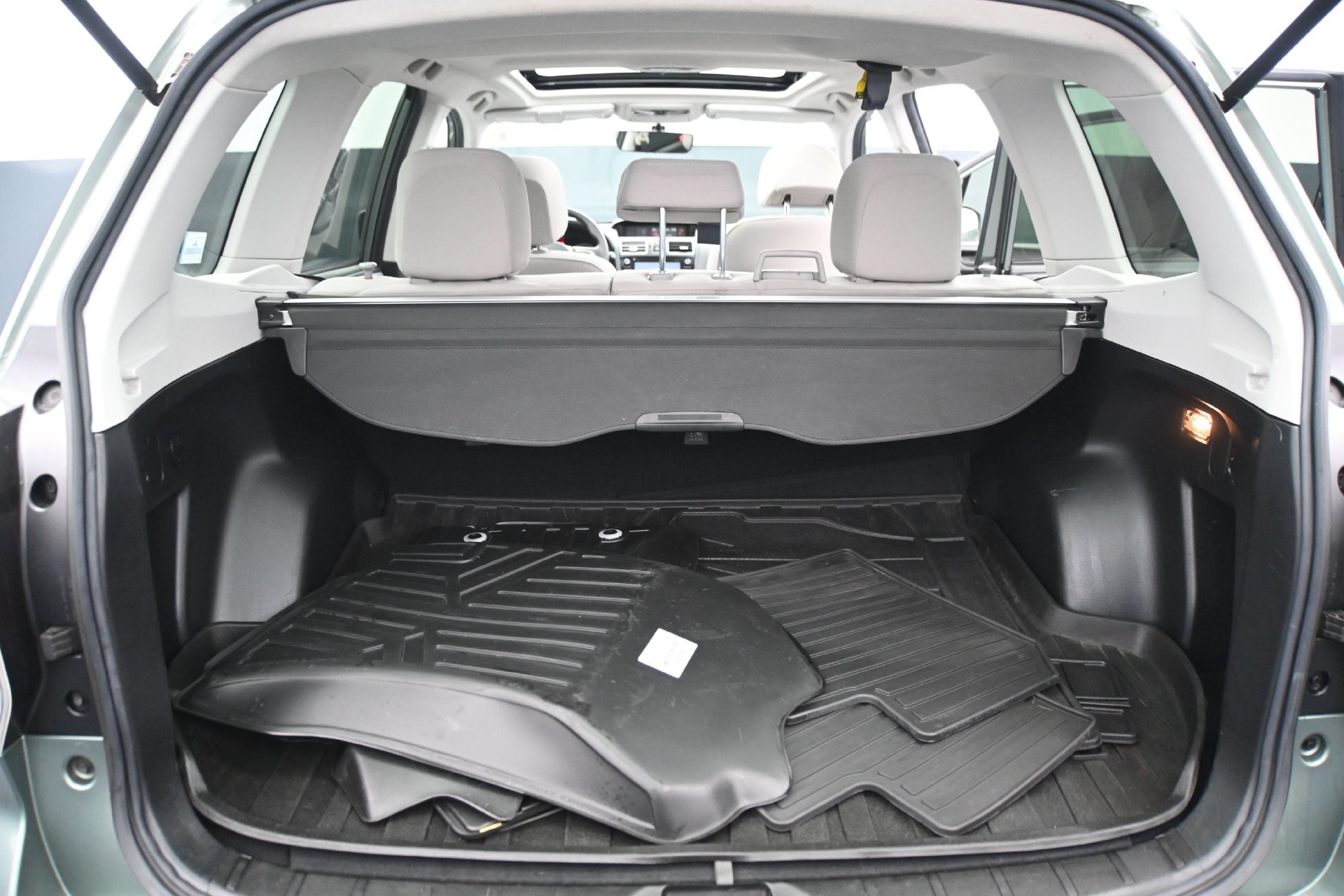 Used 2017 Subaru Forester 2.5i Premium w/ Popular Package #2A AWD/4WD image 15