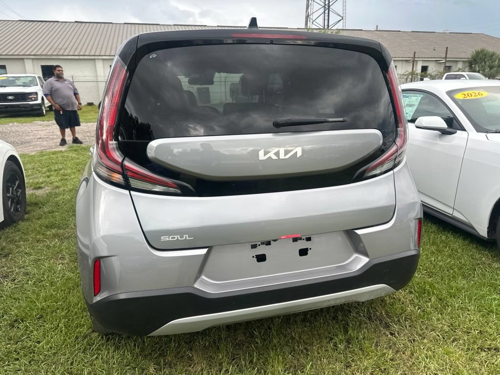 Used 2025 Kia Soul LX FWD image 9