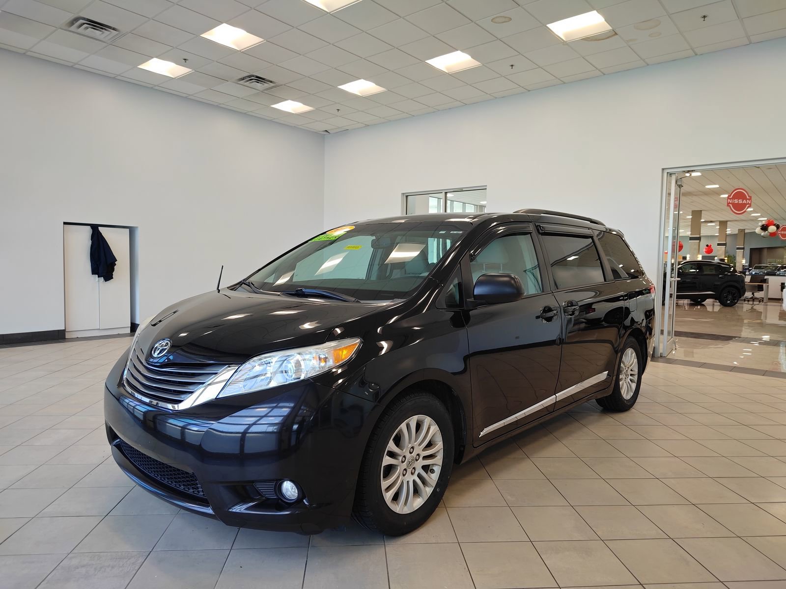 Used 2011 Toyota Sienna XLE FWD image 8