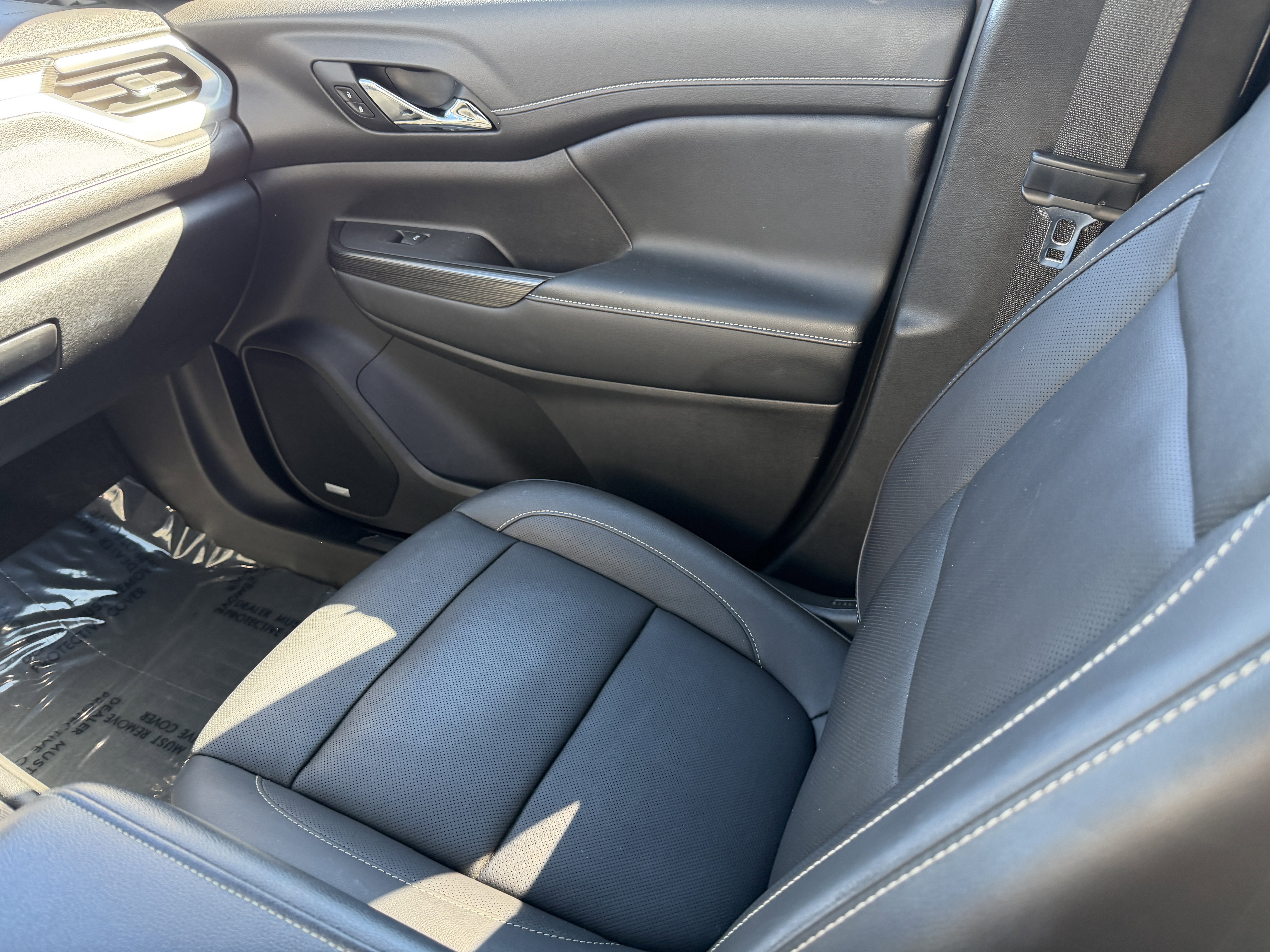 Used 2020 GMC Acadia SLT w/ Premium Package image 15