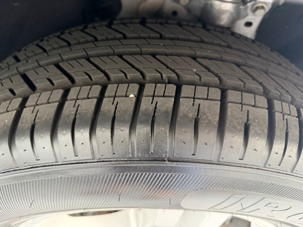 Used 2024 Ford Explorer XLT w/ Equipment Group 202A image 10