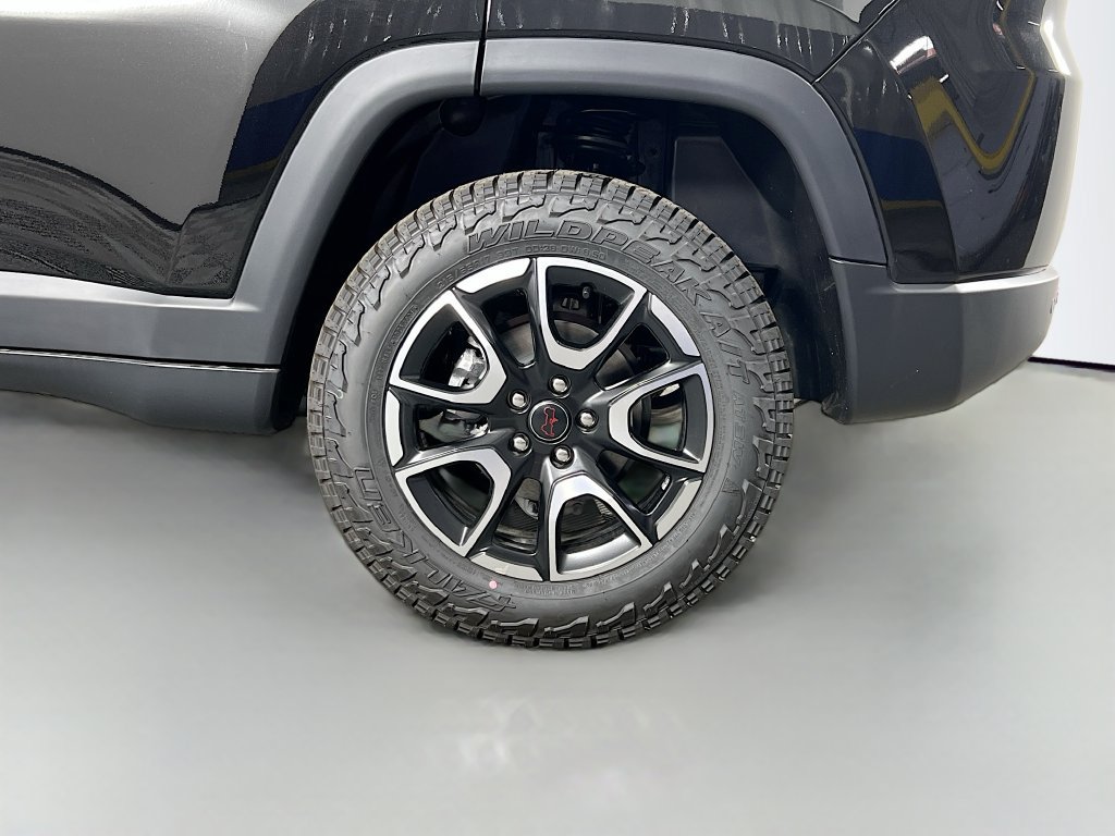 New 2026 Jeep Compass Trailhawk w/ Sun, Sound & Navigation Group AWD/4WD image 32