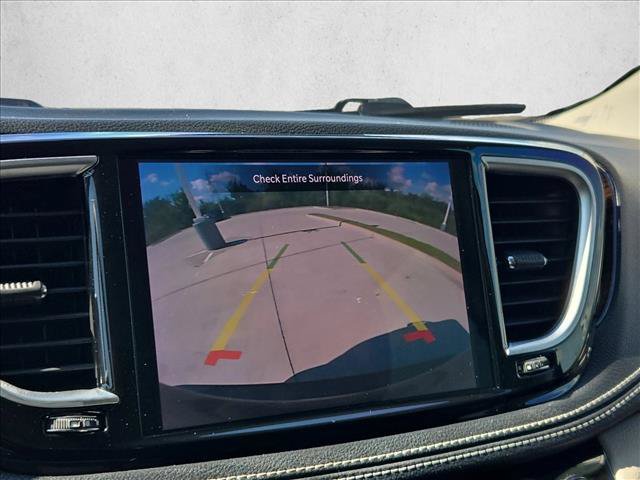 Used 2023 Chrysler Pacifica Limited FWD image 9