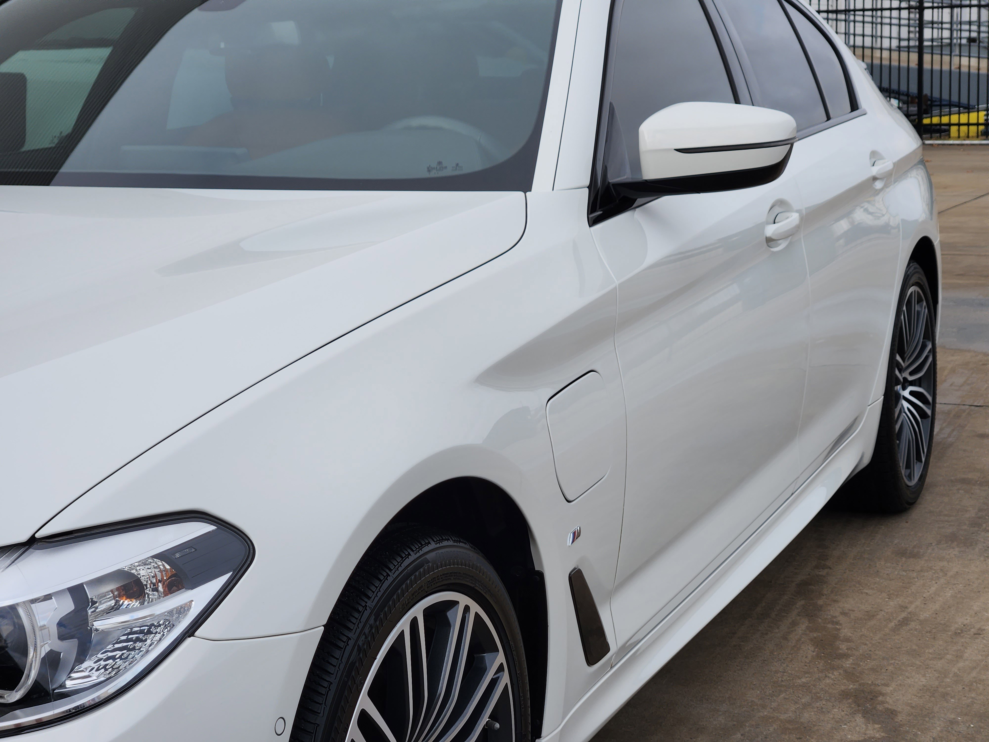 Used 2020 BMW 530e w/ M Sport Package image 9