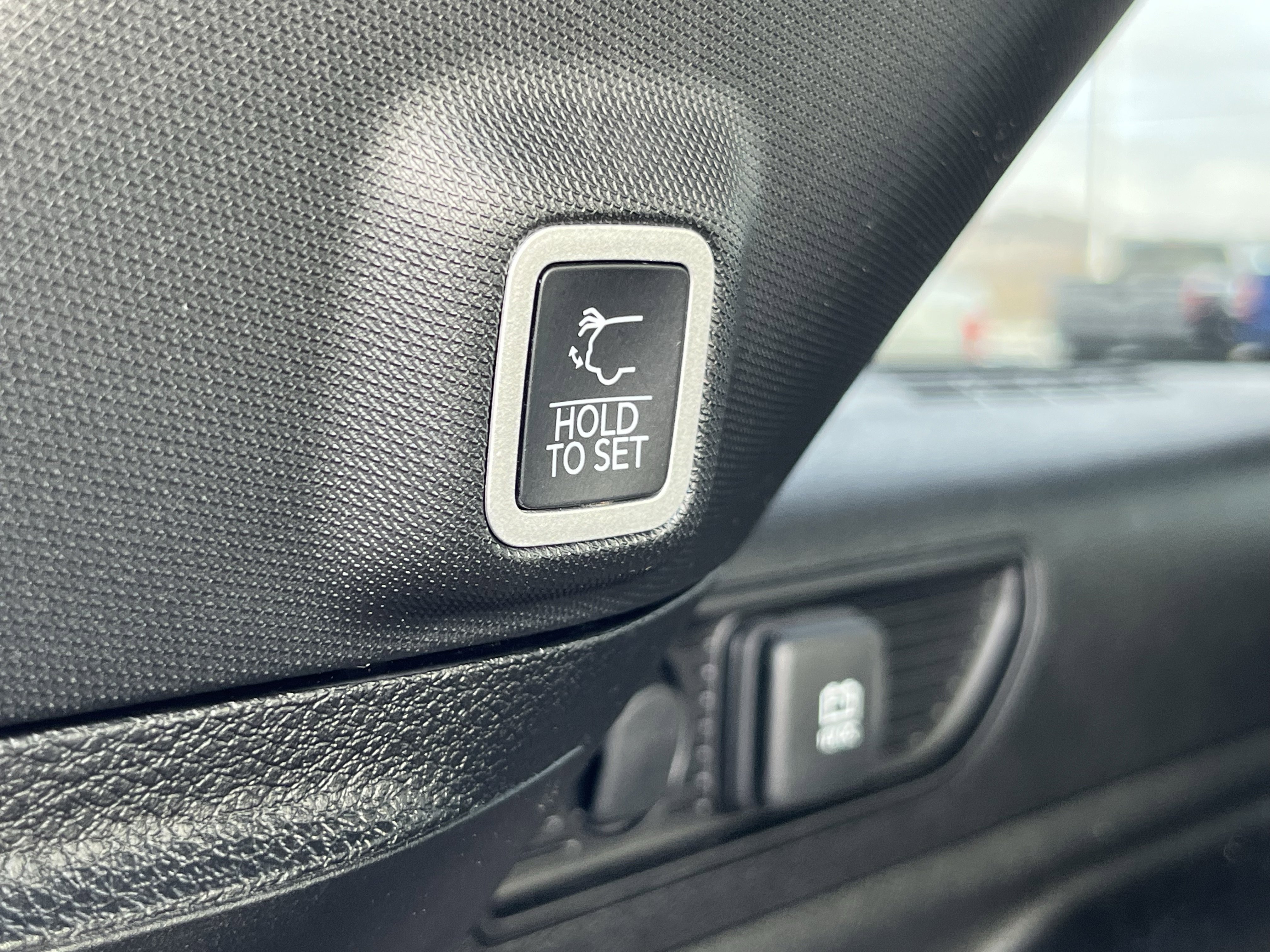 Used 2025 Jeep Grand Cherokee Laredo X w/ Luxury Tech Group I image 6