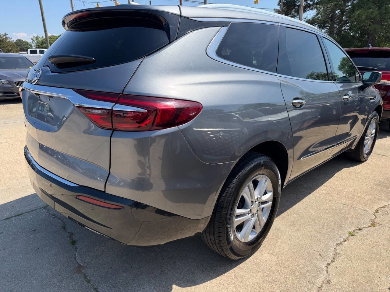 Used 2020 Buick Enclave Essence w/ Sound and Sites Package FWD image 5