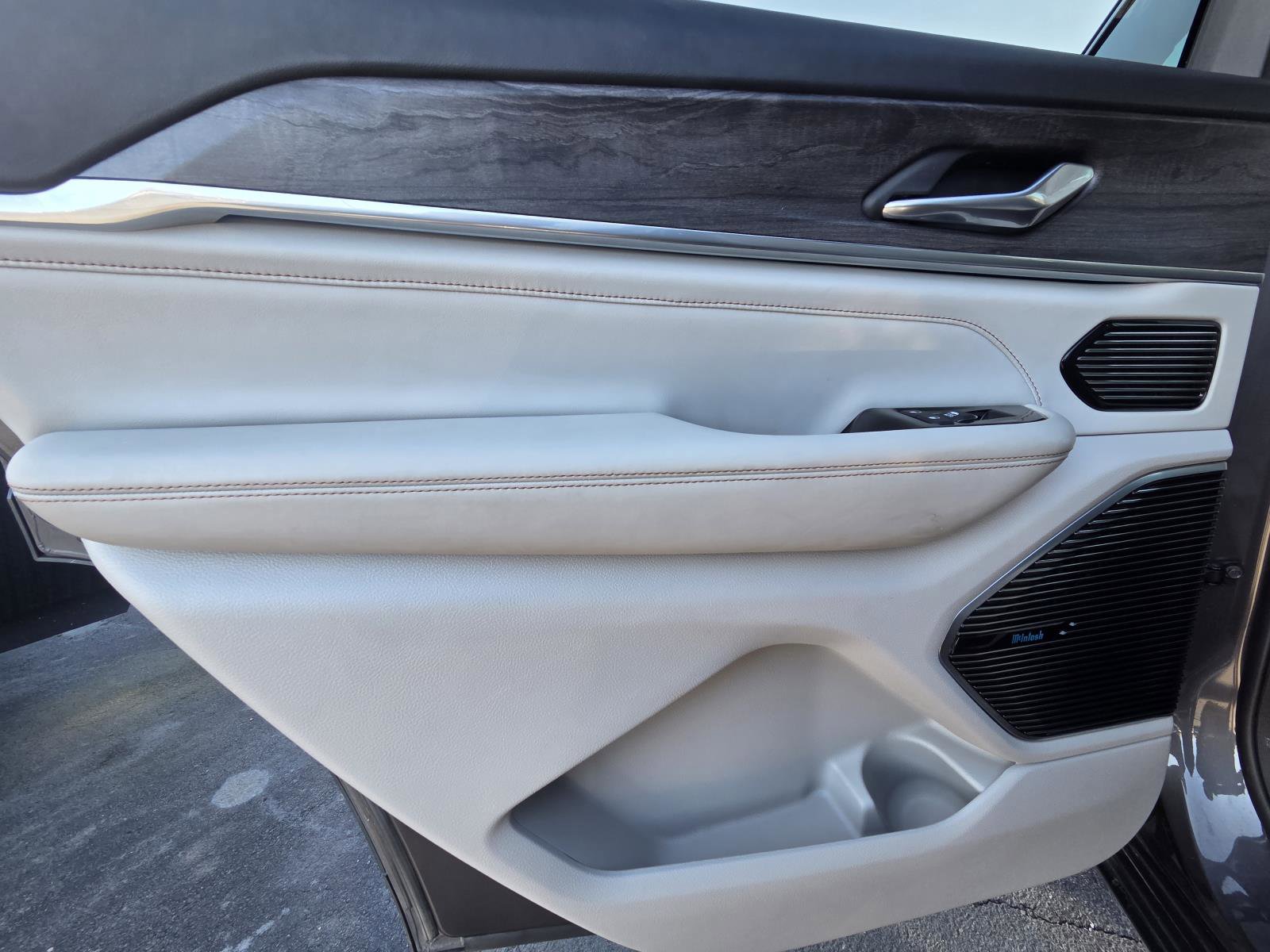 Used 2021 Jeep Grand Cherokee L Overland image 18