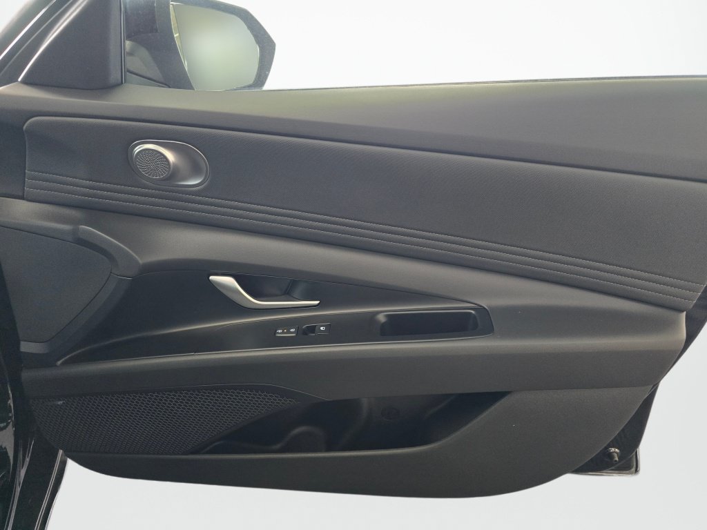 New 2026 Hyundai Elantra Limited FWD image 39