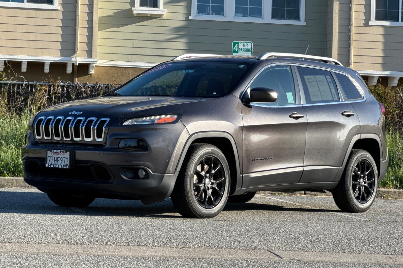 Used 2016 Jeep Cherokee Latitude FWD image 8