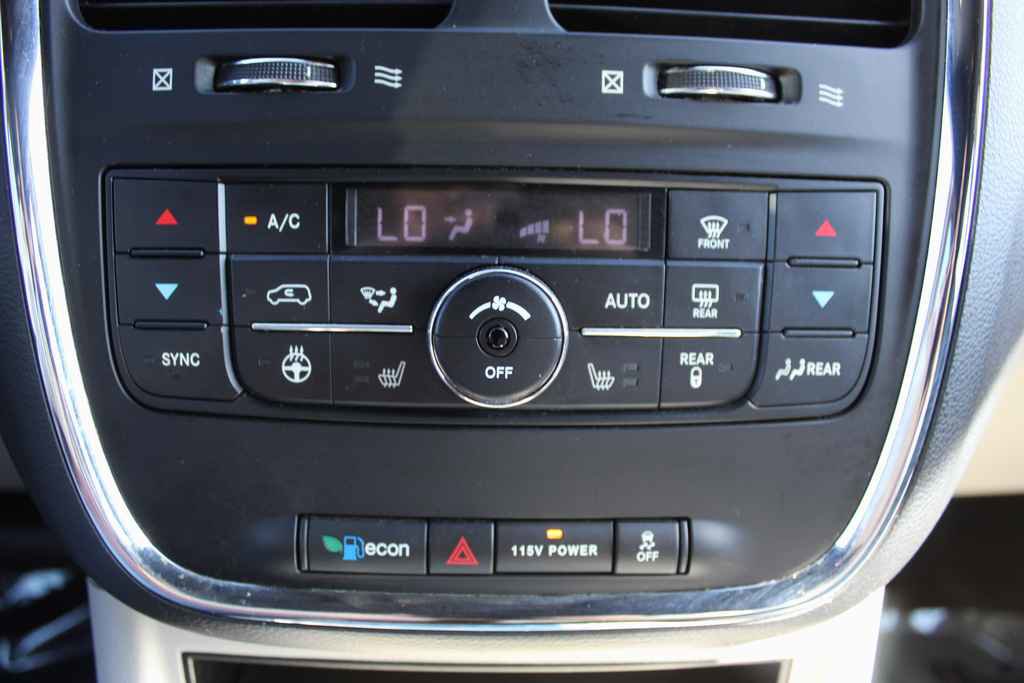 Used 2016 Dodge Grand Caravan SXT image 18