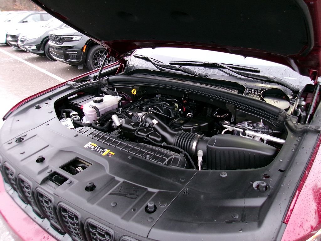 Certified 2024 Jeep Grand Cherokee Altitude image 21