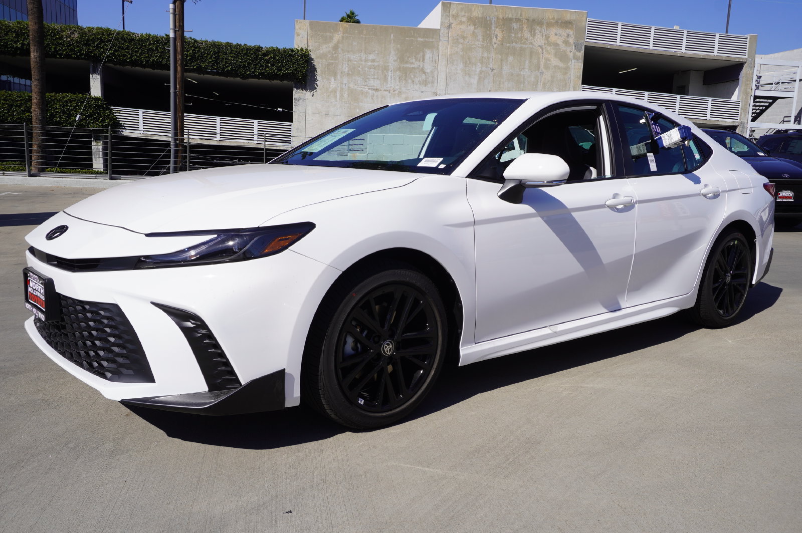 Used 2026 Toyota Camry SE w/ Convenience Package FWD image 4