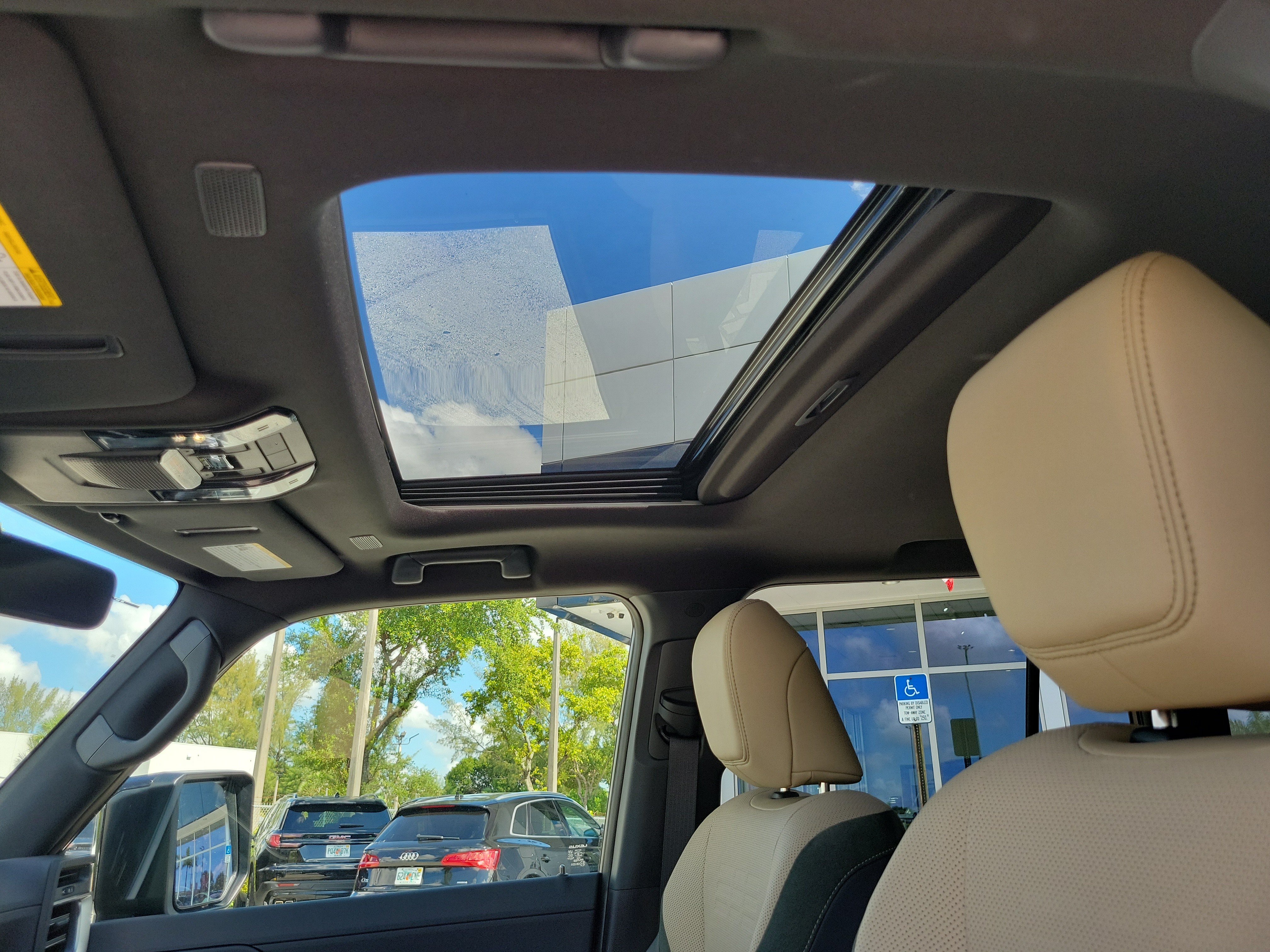 Used 2025 Lexus GX 550 AWD/4WD image 12