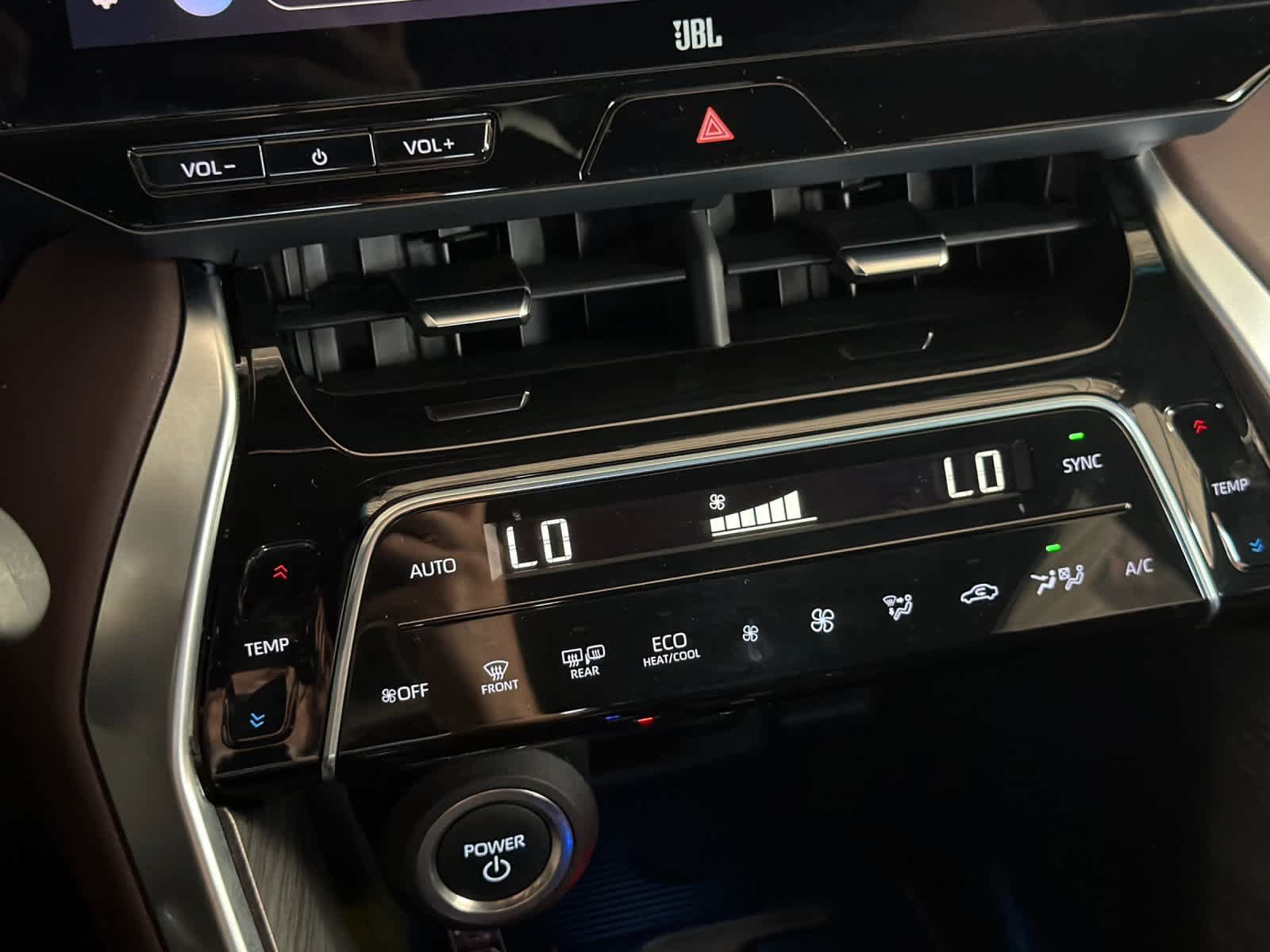 Used 2024 Toyota Venza XLE AWD/4WD image 21