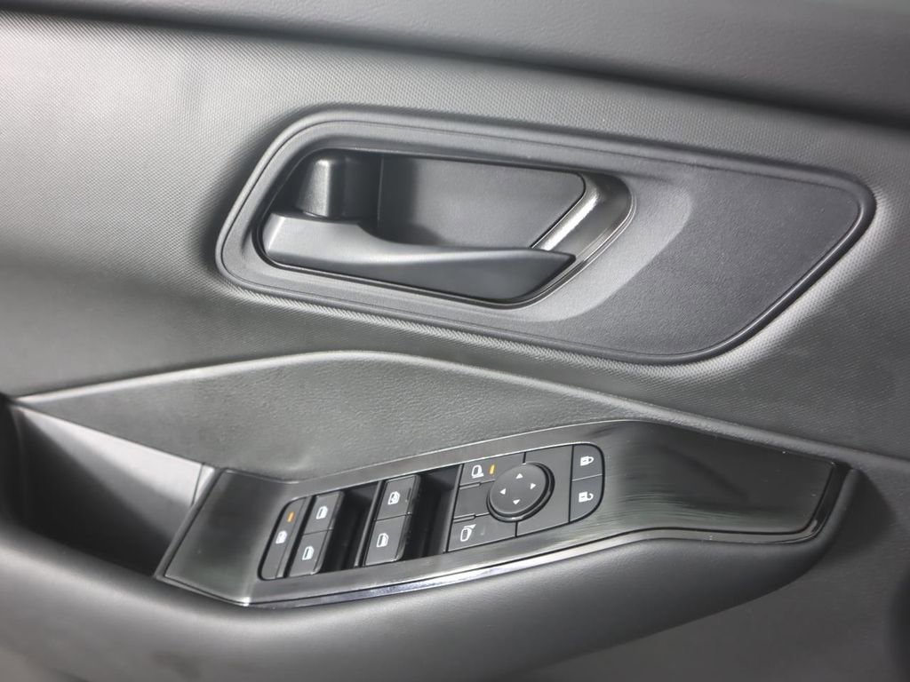 Certified 2025 Nissan Rogue S image 20