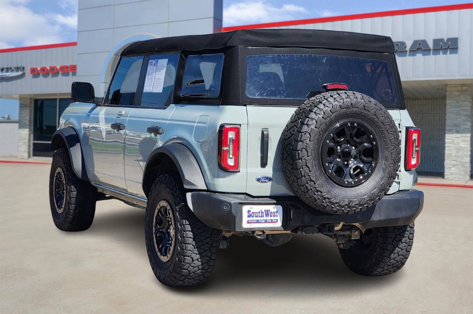 Used 2023 Ford Bronco Wildtrak image 4