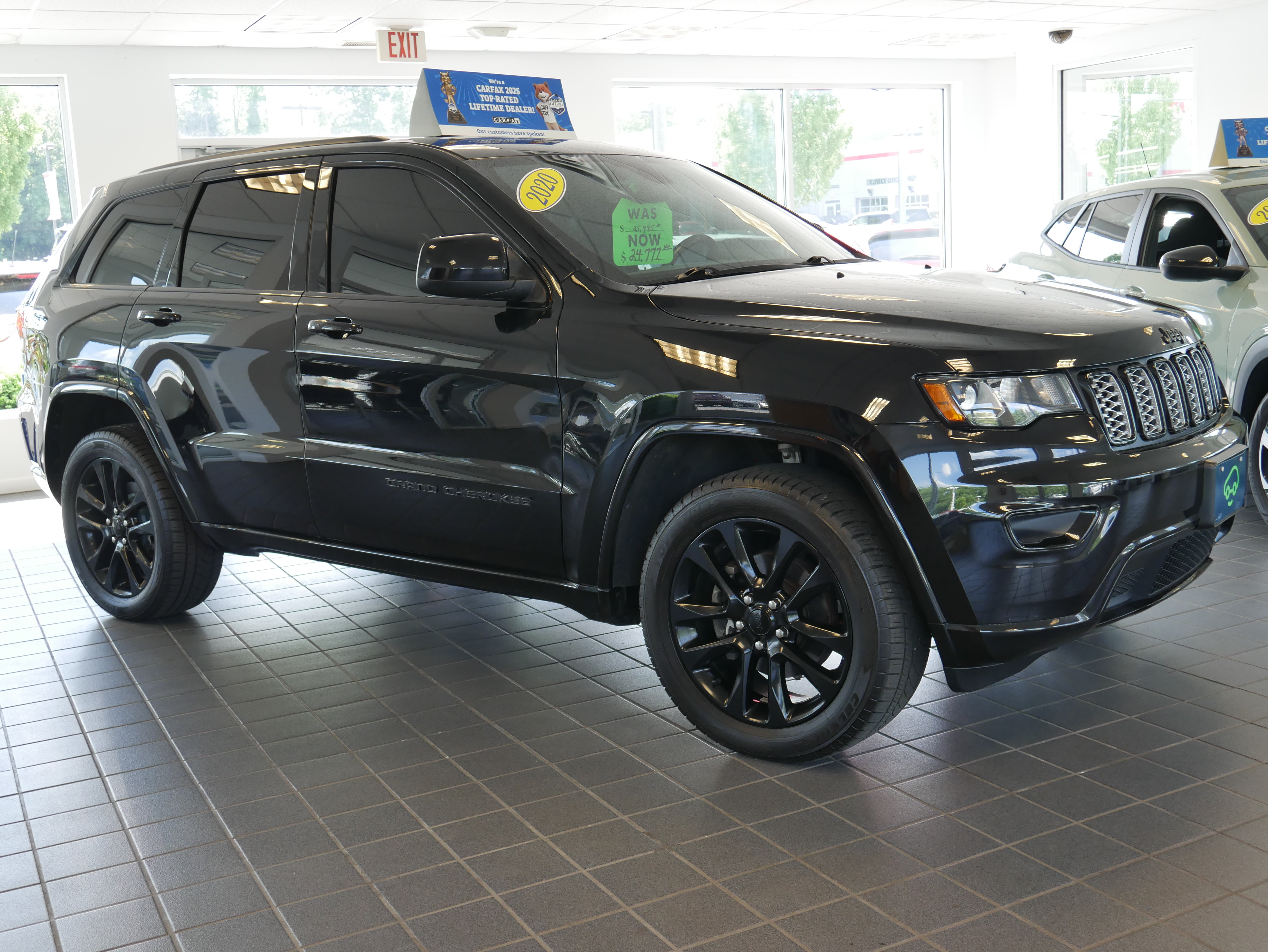 Used 2020 Jeep Grand Cherokee Altitude AWD/4WD image 8