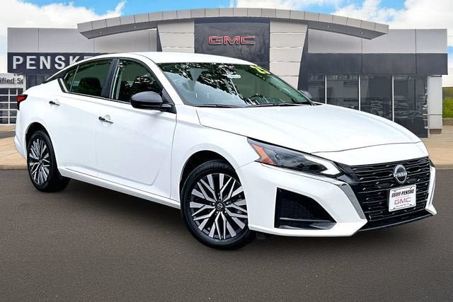 Used 2025 Nissan Altima 2.5 SV AWD/4WD image 11