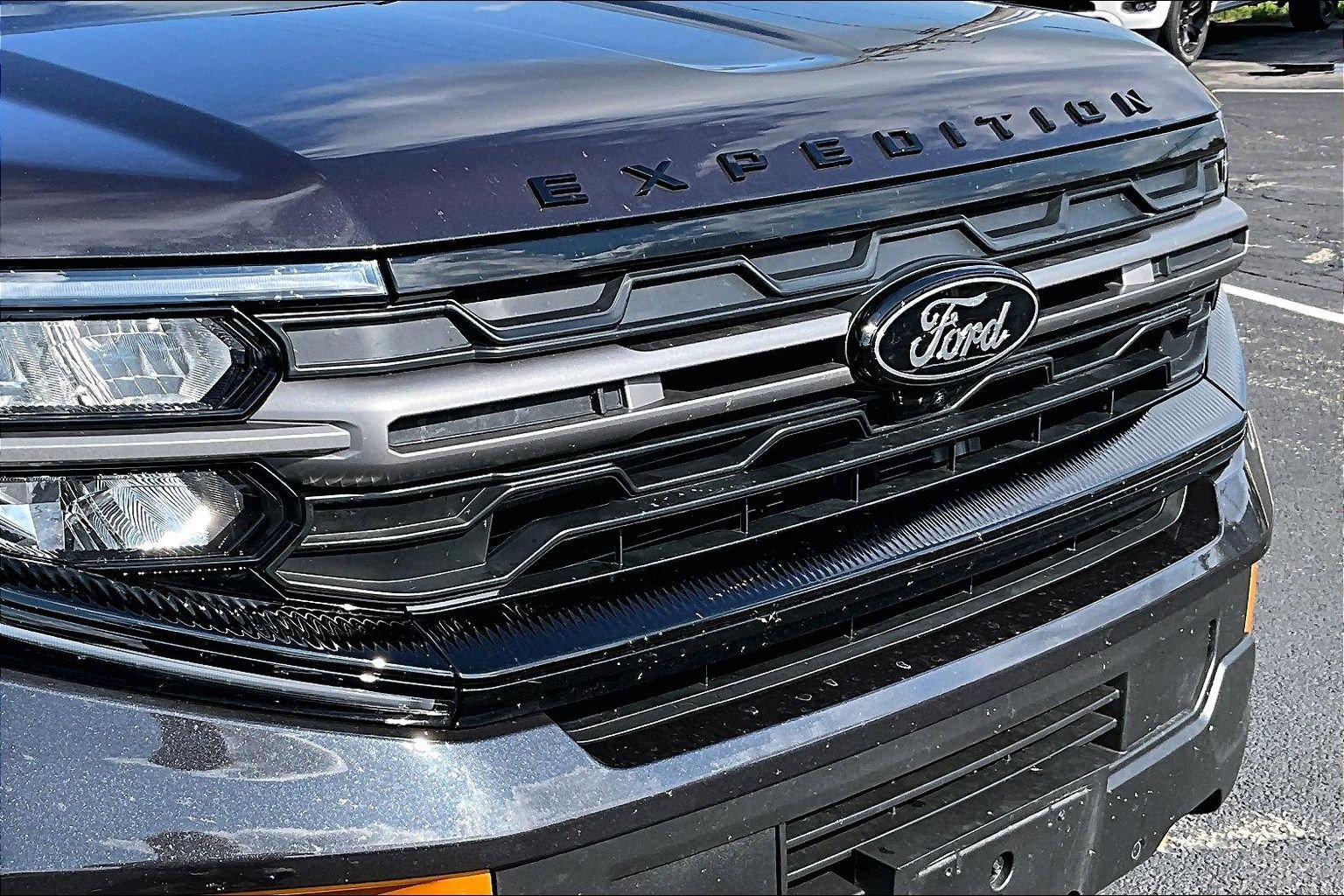 Used 2025 Ford Expedition Tremor AWD/4WD image 32