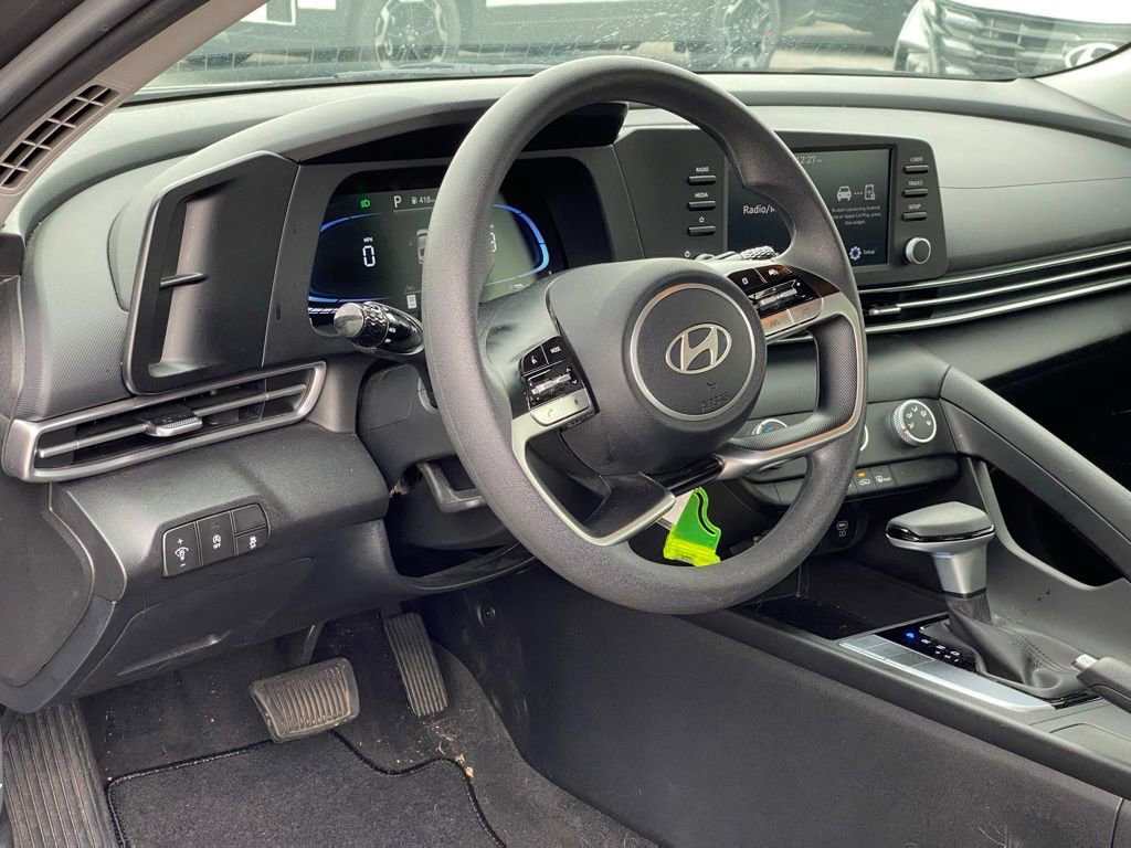 Used 2024 Hyundai Elantra SE image 10