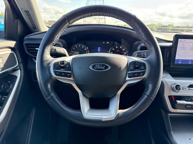 Used 2023 Ford Explorer XLT AWD/4WD image 22