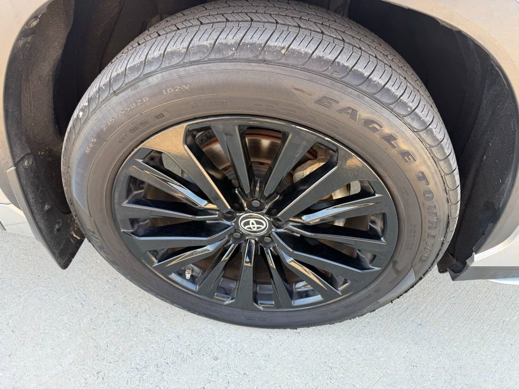 Used 2023 Toyota Highlander XSE image 22